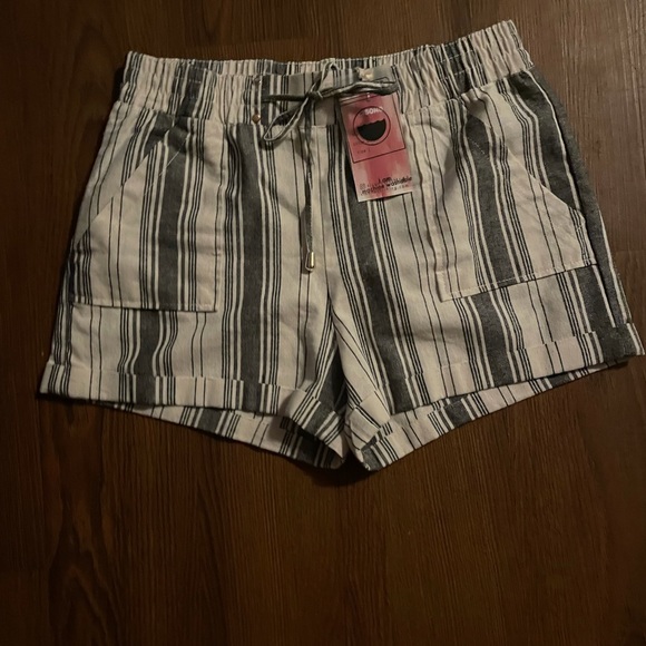 Brand new shorts ,tried on once - Picture 2 of 3